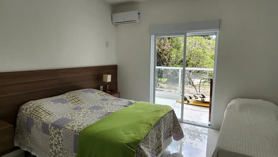 Casa com 5 Suítes no Módulo 18